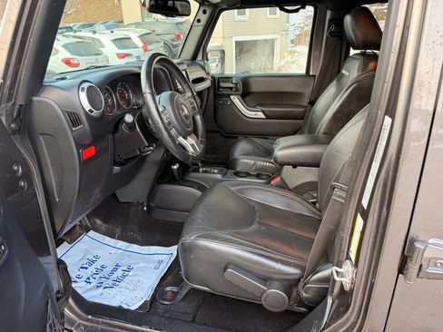 Used 2016 Jeep Wrangler Unlimited Rubicon image 11