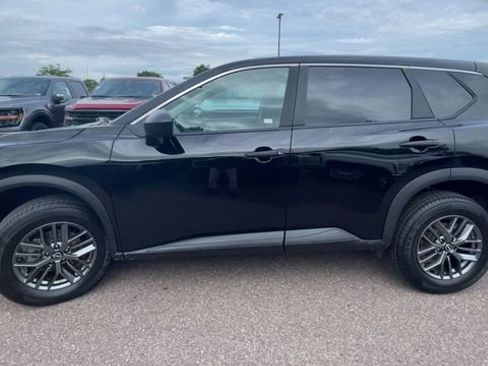 Used 2024 Nissan Rogue S AWD/4WD image 5