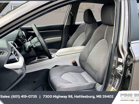 Used 2023 Toyota Camry LE image 18