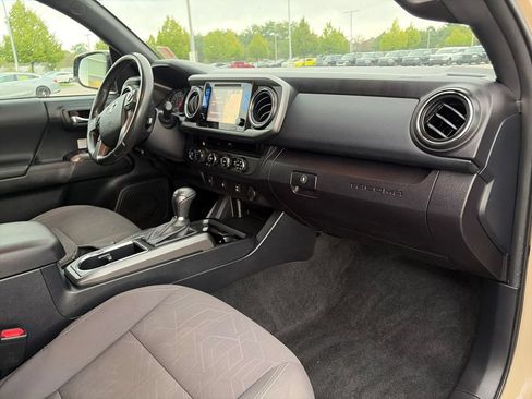Used 2017 Toyota Tacoma TRD Off-Road w/ Tow Package (A/T) AWD/4WD image 11