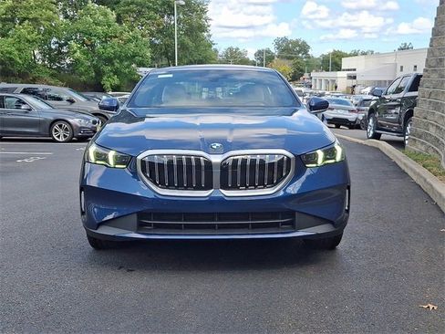 New 2026 BMW 530i xDrive w/ Premium Package image 2