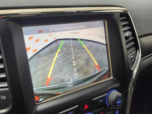 Used 2015 Jeep Grand Cherokee Limited w/ Luxury Group II image 7