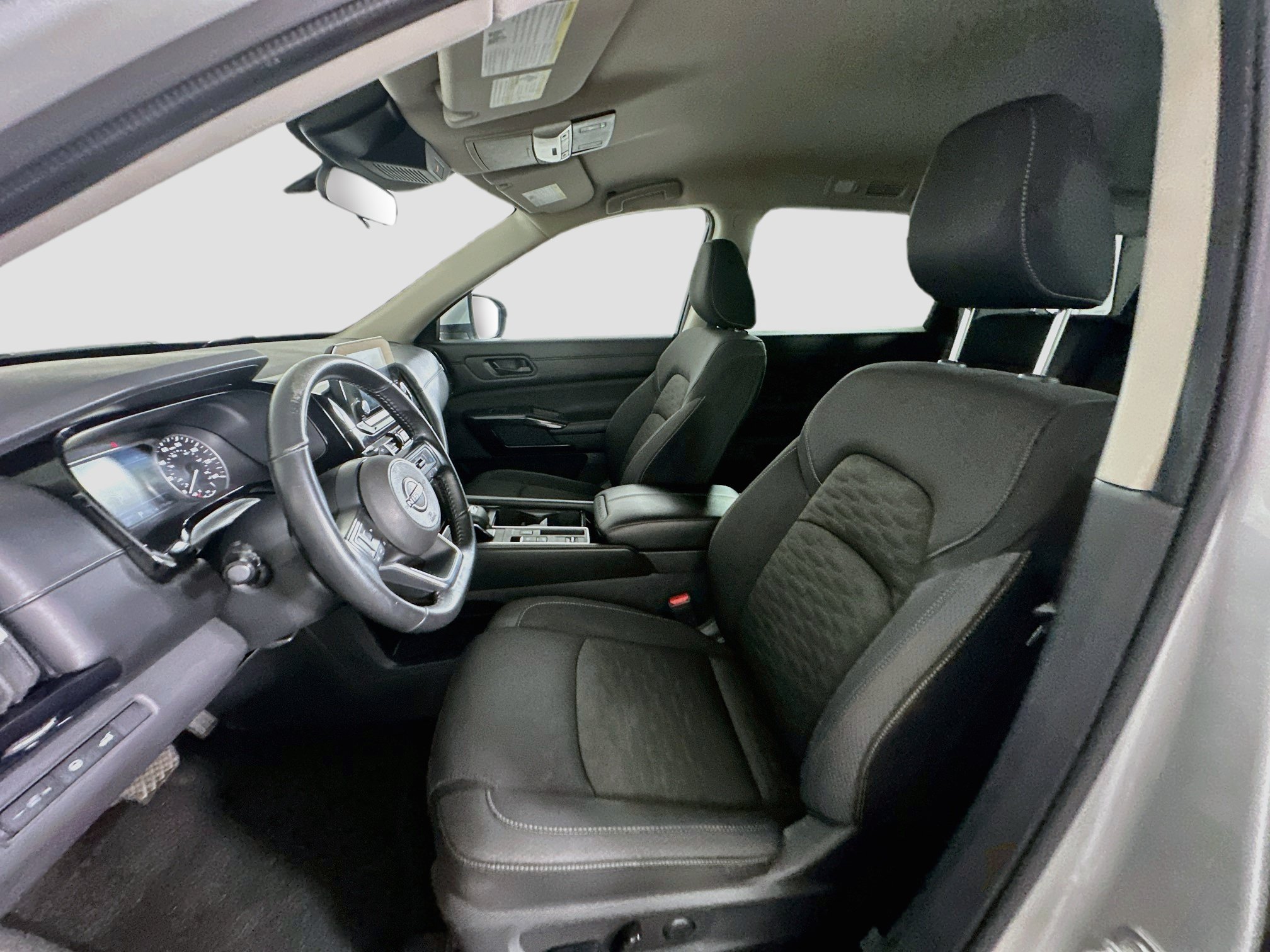 Used 2025 Nissan Pathfinder SV FWD image 13