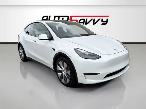 Used 2023 Tesla Model Y Long Range image 1