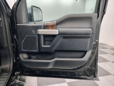 Used 2017 Ford F150 Lariat image 31