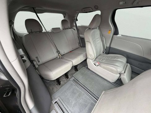 Used 2014 Toyota Sienna XLE w/ XLE Premium Package image 18