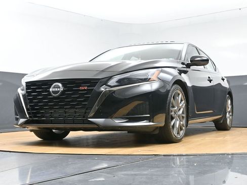 Used 2024 Nissan Altima 2.0 SR FWD image 48