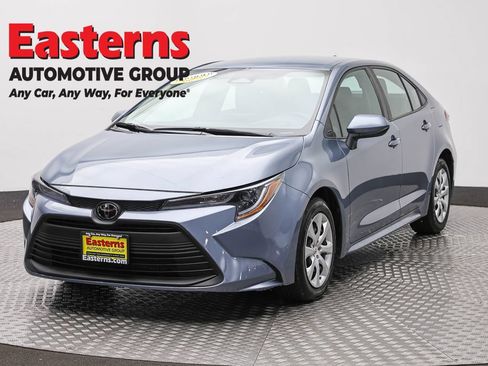 Used 2025 Toyota Corolla LE FWD image 1