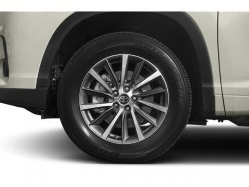 Used 2019 Toyota Highlander XLE FWD image 11