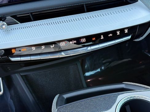 Used 2025 Cadillac Optiq Sport 1 w/ LPO, Floor Liner Package AWD/4WD image 37