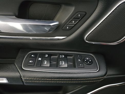 Used 2019 RAM 1500 Laramie AWD/4WD image 32