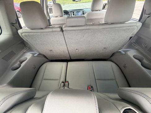 Used 2016 Toyota Highlander XLE AWD/4WD image 43