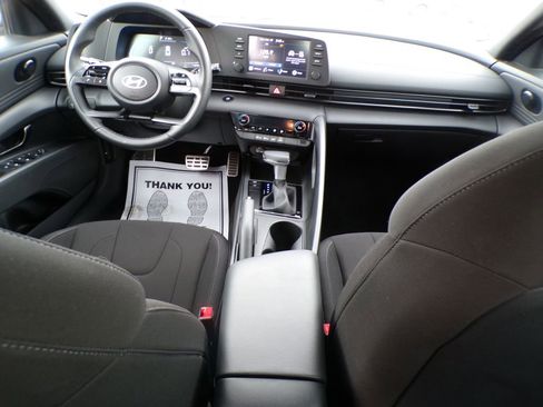 Used 2025 Hyundai Elantra Sport image 7