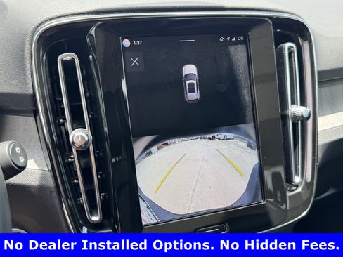 Used 2023 Volvo XC40 B5 Plus w/ Driver Assist Package AWD/4WD image 17