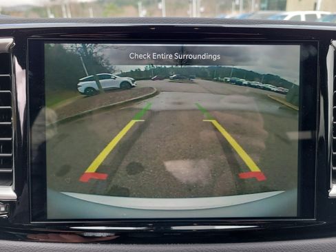 Used 2026 Chrysler Pacifica Select image 12