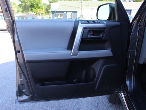 Used 2012 Toyota 4Runner SR5 w/ Convenience Pkg AWD/4WD image 10