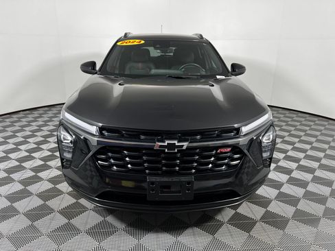 Used 2024 Chevrolet Trax RS w/ Driver Confidence Package FWD image 2