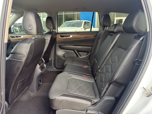 Used 2024 Volkswagen Atlas SE AWD/4WD image 8