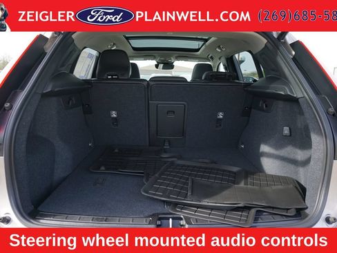 Used 2024 Volvo XC40 B5 Plus w/ Protection Package Premier AWD/4WD image 10