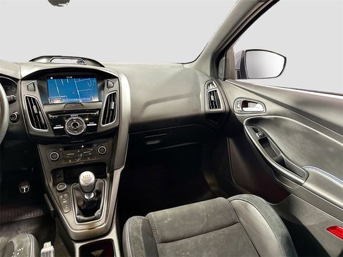 Used 2016 Ford Focus RS image 25