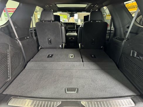 Used 2023 GMC Yukon Denali w/ Denali Reserve Package image 11