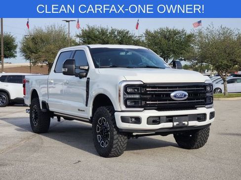 Used 2025 Ford F250 Platinum w/ FX4 Off-Road Package image 2