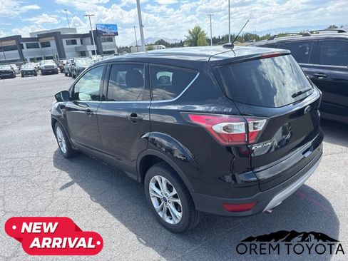 Used 2017 Ford Escape SE w/ SE Cold Weather Package AWD/4WD image 3