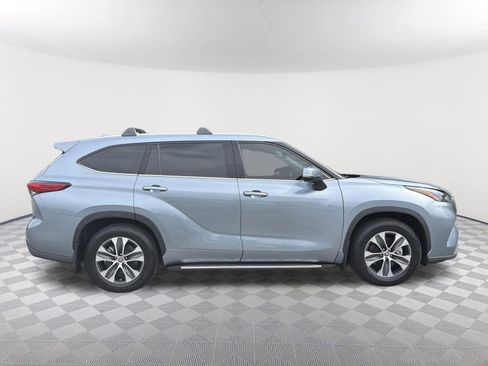 Used 2022 Toyota Highlander XLE FWD image 7