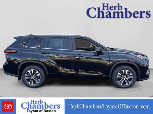 New 2026 Toyota Highlander XLE AWD/4WD image 11