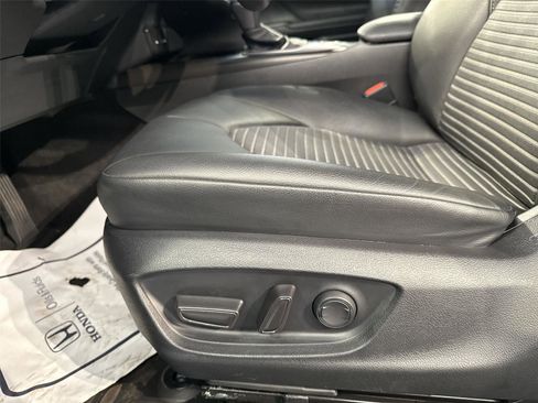 Used 2023 Toyota Camry SE image 14