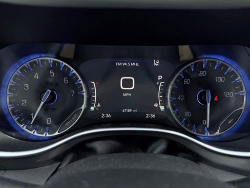 Used 2023 Chrysler Pacifica Touring-L FWD image 33