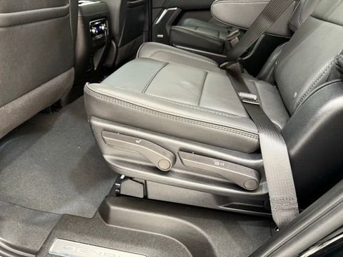 Used 2025 GMC Yukon Denali image 17