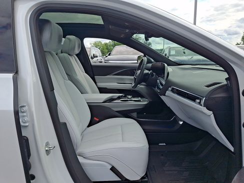 Certified 2024 Cadillac Lyriq Sport w/ LPO, Floor Liner Package AWD/4WD image 20