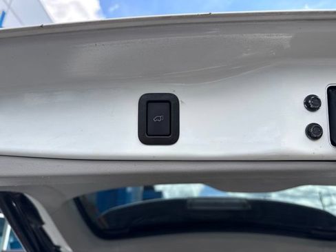 Used 2019 Toyota Highlander XLE AWD/4WD image 27