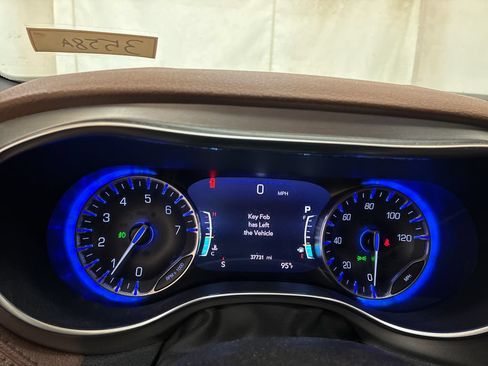 Used 2021 Chrysler Pacifica Limited w/ Uconnect Theater Family Group AWD/4WD image 18