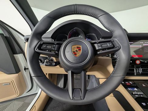 New 2026 Porsche Macan image 35