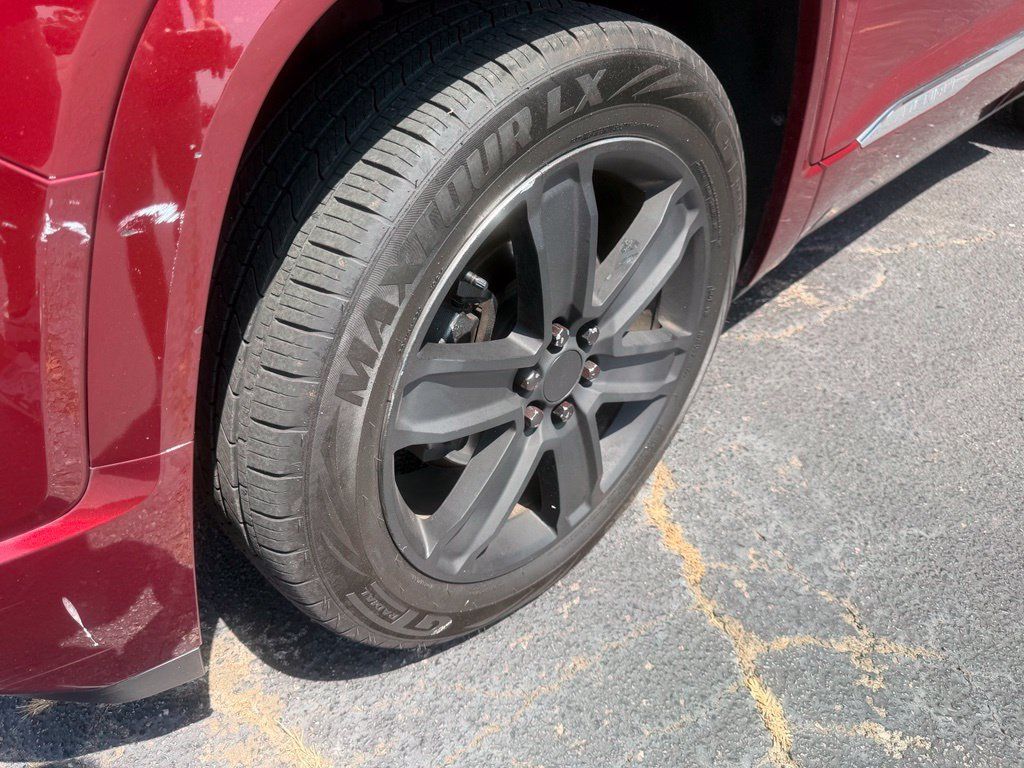 Used 2017 GMC Acadia Denali w/ Technology Package FWD image 10