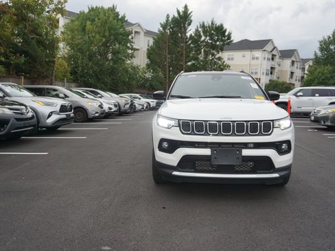 Used 2023 Jeep Compass Limited AWD/4WD image 2