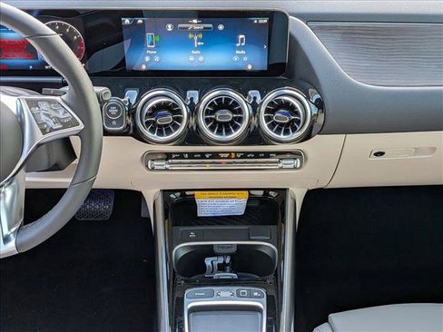 New 2026 Mercedes-Benz GLA 250 image 11
