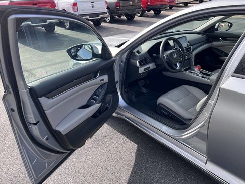 Used 2019 Honda Accord Touring image 9