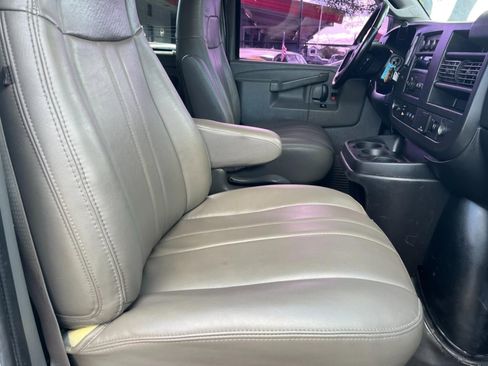 Used 2020 Chevrolet Express 3500 LS image 25