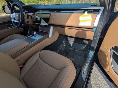 New 2026 Land Rover Range Rover SE image 29