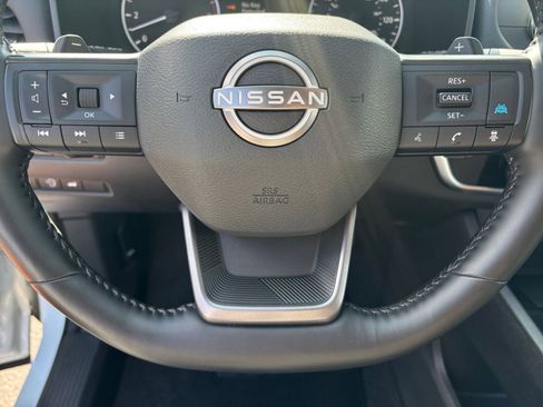 Used 2025 Nissan Rogue SV FWD image 30