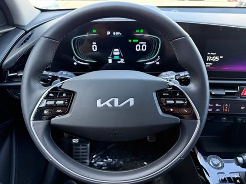 Used 2024 Kia Niro EX Touring image 33