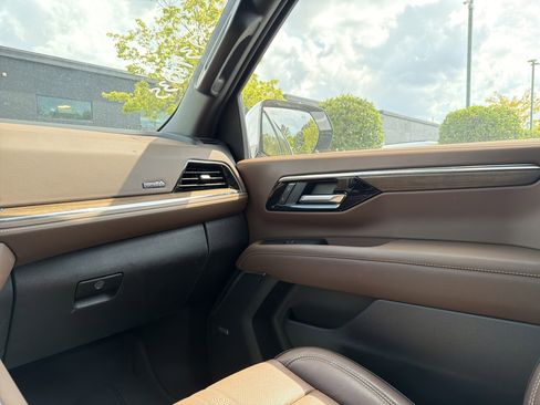 Used 2025 Chevrolet Tahoe High Country AWD/4WD image 26