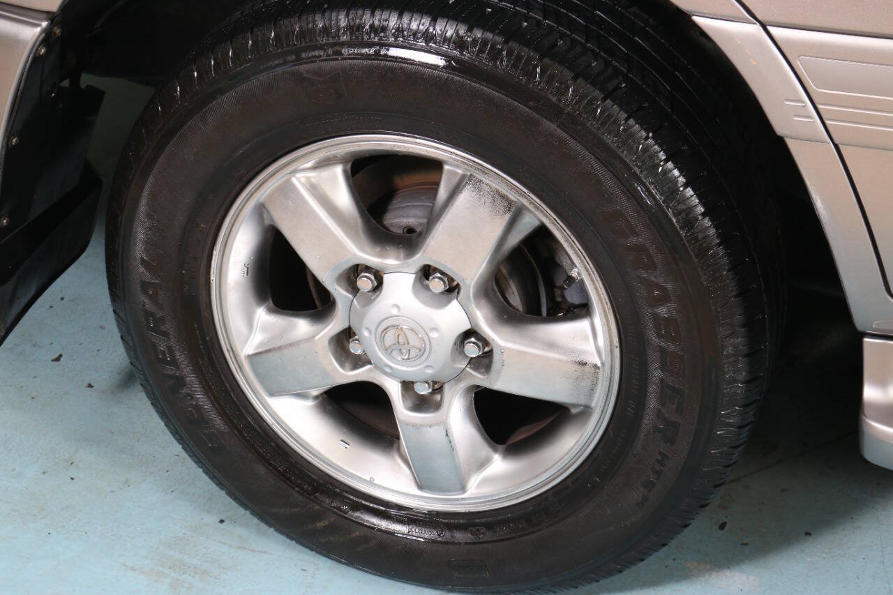 Used 2004 Toyota Land Cruiser AWD/4WD image 16