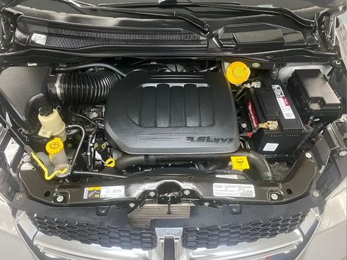 Used 2020 Dodge Grand Caravan SXT FWD image 15