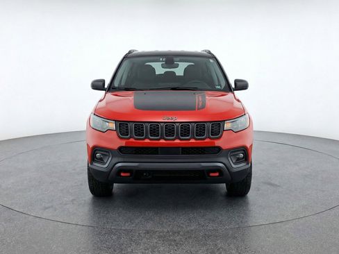 Used 2025 Jeep Compass Trailhawk AWD/4WD image 2