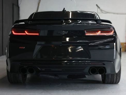 Used 2016 Chevrolet Camaro SS RWD image 5