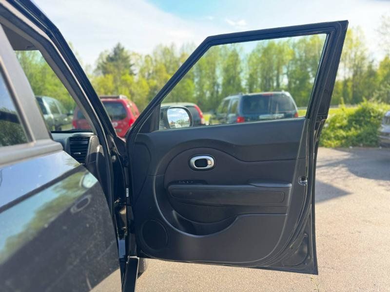 Used 2016 Kia Soul FWD image 13